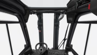 In alle Richtungen hat der Fahrer sowohl Ladung als auch Umfeld des Staplers im Blick. Optimale Sichtverhältnisse im Elektrostapler E30 von Linde Material Handling