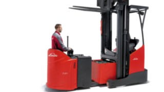 Batteriewechsel bei den Schubstaplern R14 - R17 X Batteriewechsel bei den Schubstaplern R14 - R17 X
