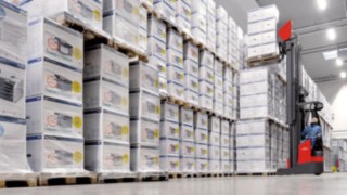 Die Schubstapler R14 - R17 X bei der Blockregallagerung Die Schubstapler R14 - R17 X bei der Blockregallagerung