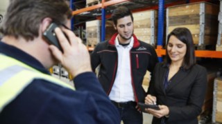 Beratungsgespräch mit Kunden Beratung von Kunden vor Ort