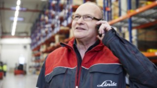 Service Mitarbeiter am Telefon Service Mitarbeiter am Telefon