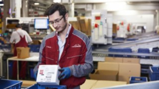 Linde Ersatzteile versandfertig Linde Ersatzteile werden eingepackt