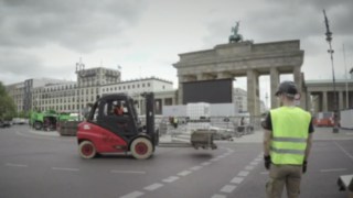 Linde Stapler im Einsatz auf der Fanmeile in Berlin Linde Stapler im Einsatz auf der Fanmeile in Berlin