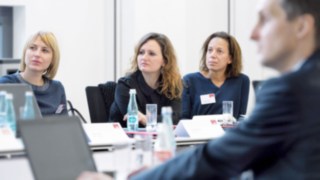 Personen im Meeting  Personen im Meeting