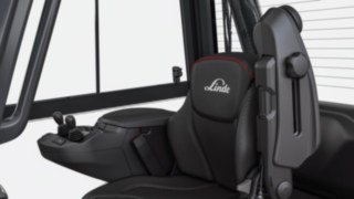 Der ergonomische Fahrerarbeitsplatz mit Mini-Wheel. Ergonomischer Arbeitsplatz mit Linde Steer Control von Linde Material Handling.