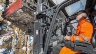 Harte Arbeit mit wenig Aufwand erledigen: Linde Steer Control mit Joystick. Linde Steer Control mit Joystick